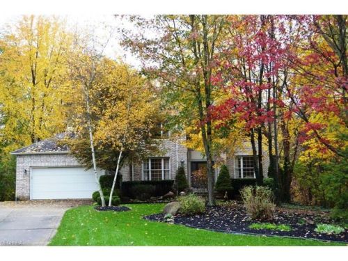 2546 Nadine Cir, Hinckley, OH 44233-9696