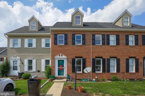 271 Heatherwood Dr, Ephrata, PA 17522-2665