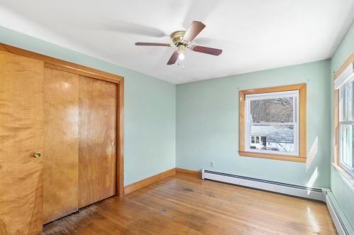 1 Cole St, Salem NH  03079-3931 exterior