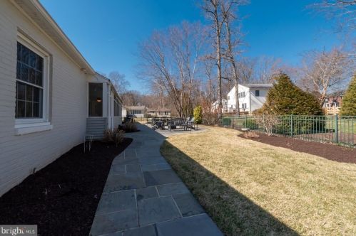 2001 Beechwood Dr, Wilmington DE  19810-4356 exterior
