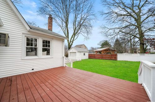 428 Oak Neck Rd, West Islip NY  11795-3614 exterior