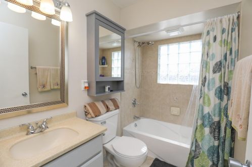 2515 82 St, Kenosha WI 53143-6241 exterior