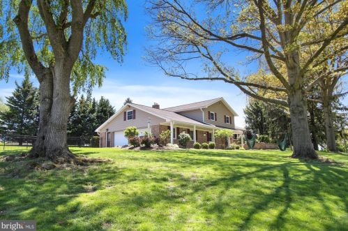 420 Greenway Dr, Red Lion, PA 17356-8615