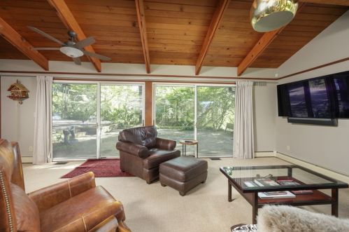 1155 Mccully Dr, Pittsburgh PA  15235-4714 exterior