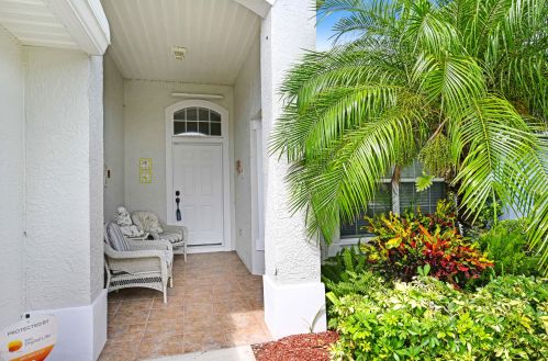 1714 Ficus Pt Dr, Melbourne FL  32940-1539 exterior