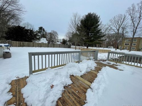 564 Pool Rd, North Haven CT  06473-1421 exterior