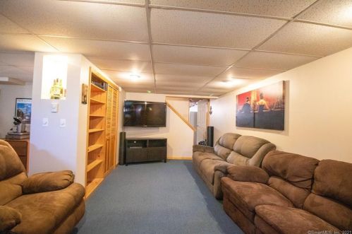 34 Lester St, United States Coast Guard Ac CT  06320-4327 exterior