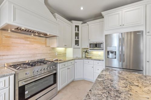 1916 Hull Ave, Redwood City CA  94061-3315 exterior