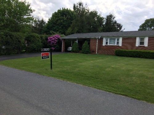 2004 Virginia Heights Dr, Yards, VA 24605-2015