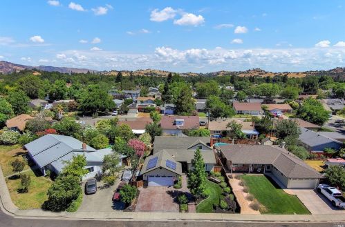 73 Westwood St, Vacaville CA  95688-3625 exterior