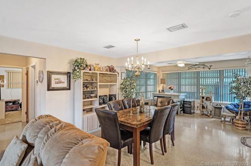 8490 10th St, Hollywood FL  33024-4939 exterior