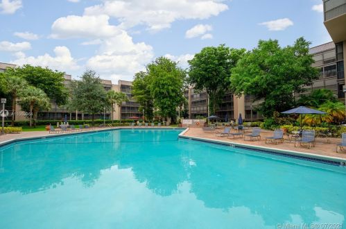 2812 46th Ave, Hollywood FL 33021-2931 exterior