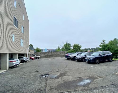 31 Stuart Ave, Norwalk CT  06850-3507 exterior