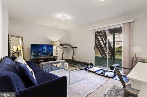 605 Warrenton Ter, Leesburg VA  20176-2466 exterior