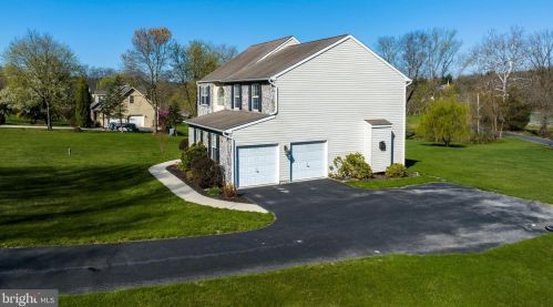 2015 School Rd, Pottstown PA  19465-8849 exterior