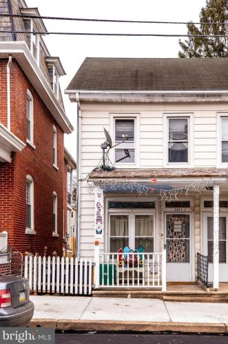 319 State St, Ephrata PA  17522-2236 exterior