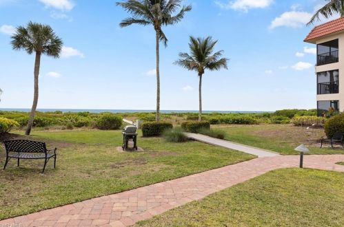 671 Gulf Dr, Sanibel FL 33957-7109 exterior