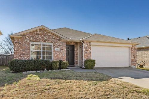 3213 Gettysburg Ln, Fort Worth, TX 76123-1767