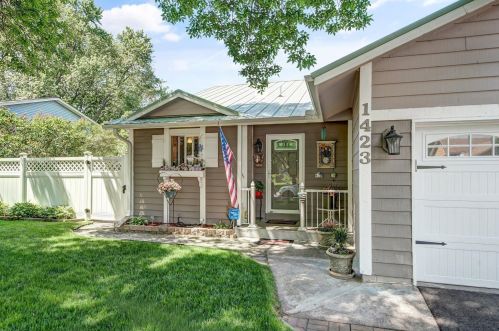 1423 Ashland Ave, Grey Cloud Island, MN 55071-1470
