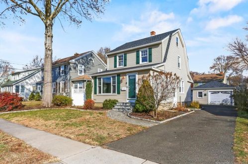 17 Robert St, Milford, CT 06461-4052
