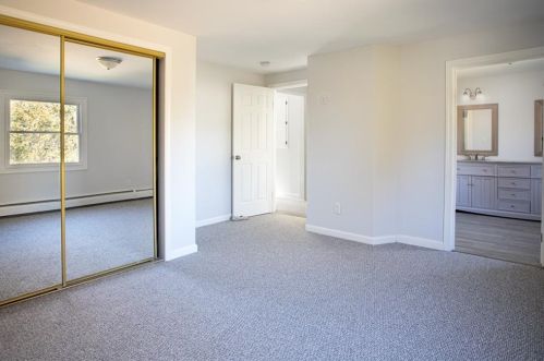 140 Montgomery St, Tiverton RI  02878-2423 exterior