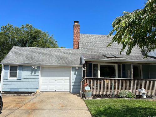 1429 Ackerson Blvd, Bayshore, NY 11706-3840