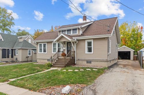 204 4th St, Menasha, WI 54952-2719