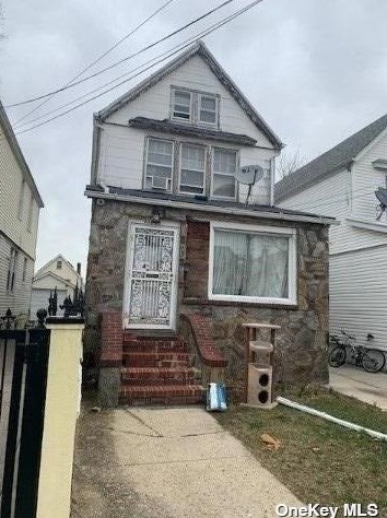21623 111th Ave, Jamaica, NY 11429-1912