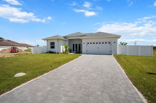 7 14th Ave, Cape Coral, FL 33990-1705