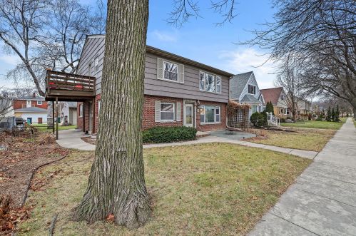 5629 Braeburn Ln, Milwaukee, WI 53209-4203