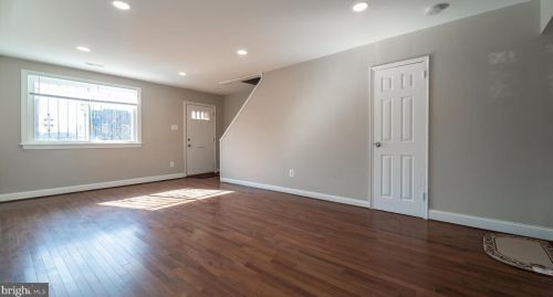 4706 Jay St, Washington, DC 20019-3733