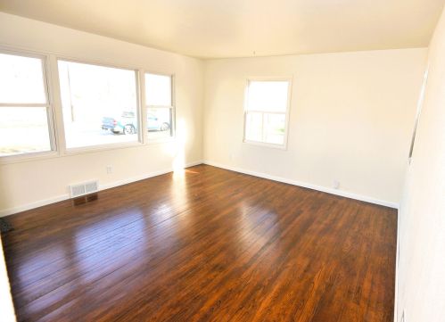 911 Broadway St, Mishawaka IN  46545-5933 exterior