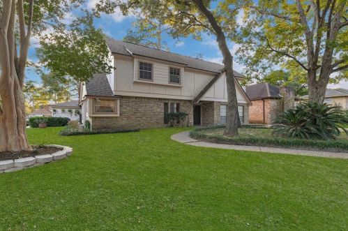 932 Manchester Dr, Conroe, TX 77304-2713