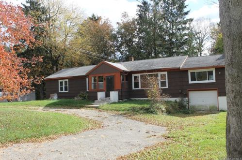 107 Maple Rd, Fishkill NY  12524-3002 exterior