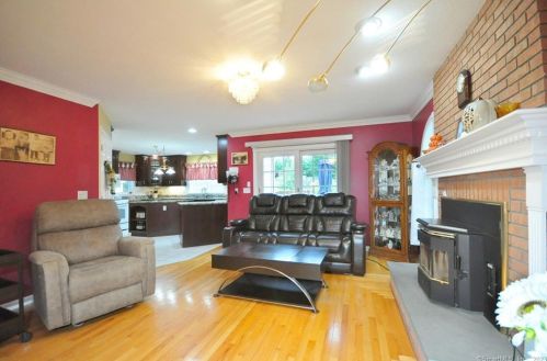 67 Steeplechase Dr, Manchester CT  06040-7066 exterior
