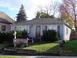 1911 Fairview Ter, Racine, WI 53403-2011