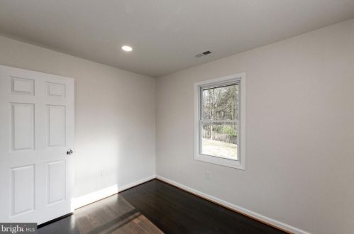 2004 York Dr, Woodbridge VA  22191-2433 exterior