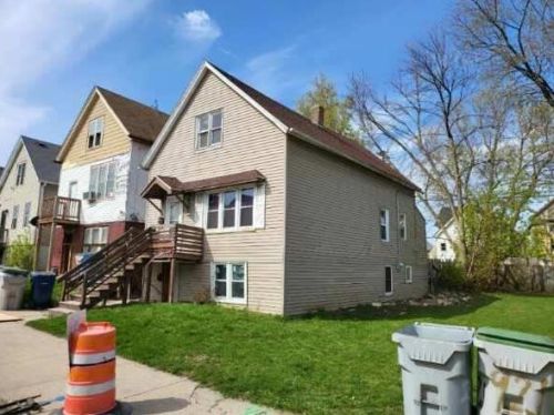 2475 5th Pl, Milwaukee, WI 53207-1422