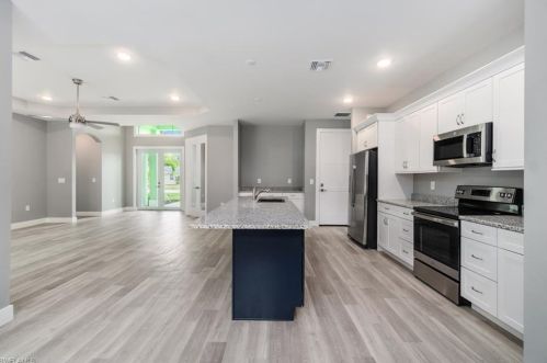 28124 Sunset Dr, Bonita Springs FL  34134-7503 exterior