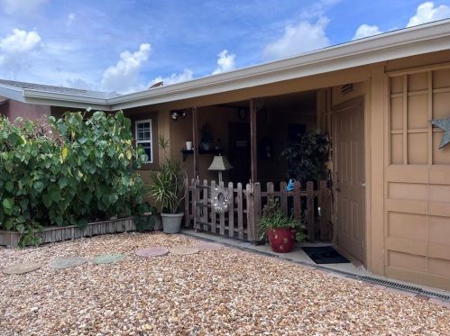 3106 17th Pl, Cape Coral, FL 33904-4096