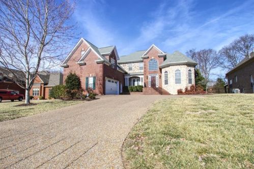 1026 Smoke Rise Ln, Hendersonville, TN 37075-7206