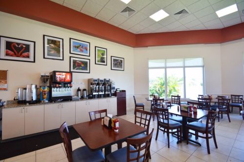 11652 Castellon Ct, Boynton Beach FL  33437-4085 exterior