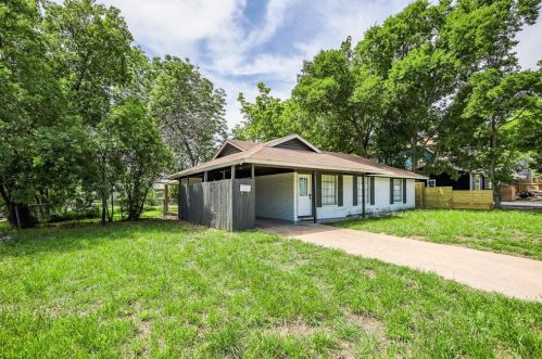 1313 Clearfield Dr, Austin TX  78758-7336 exterior