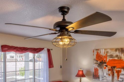 921 Cayuga Dr, Pueblo CO 81007-3130 exterior