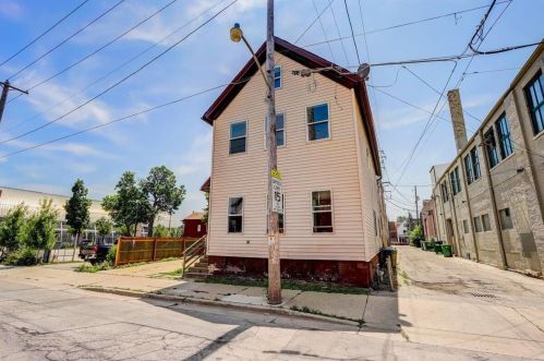 415 Pierce St, Milwaukee, WI 53204-1704