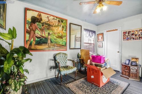 956 76, Oakland CA 94605-2808 exterior