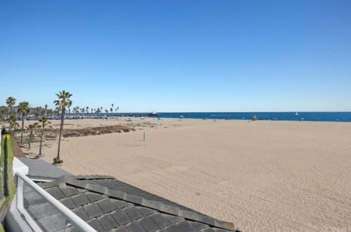 204 Oceanfront, Newport Beach, CA 92661-1183