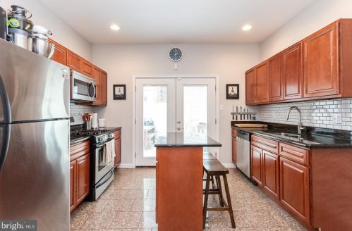 726 24 St, Philadelphia PA 19146-2540 exterior