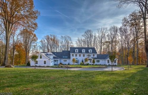 78 Carriage House Rd, Bernardsville, NJ 07924-1203