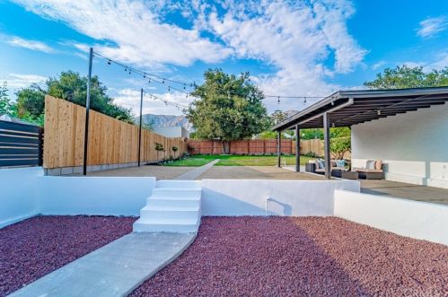 137 Altadena Dr, Altadena CA  91001-5104 exterior